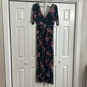 Beautiful Maternity Maxi Dress! Like new! Size Medium